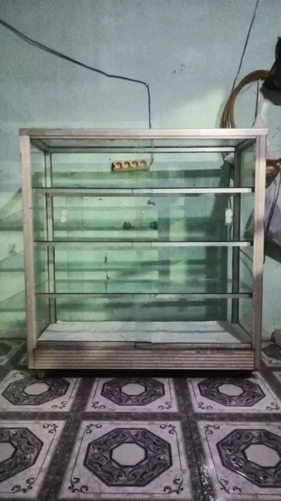 Jual Etalase Kaca 4 Susun
