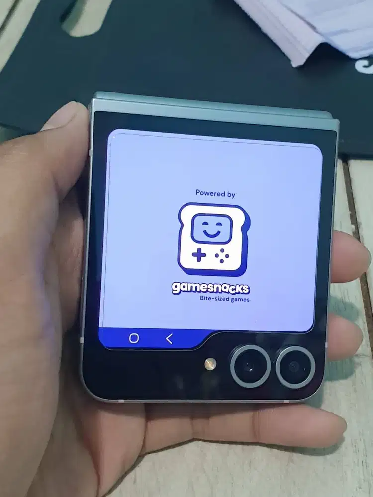 Z Flip 6 Samsung 12/256GB Pribadi Istri Mulus & Lengkap