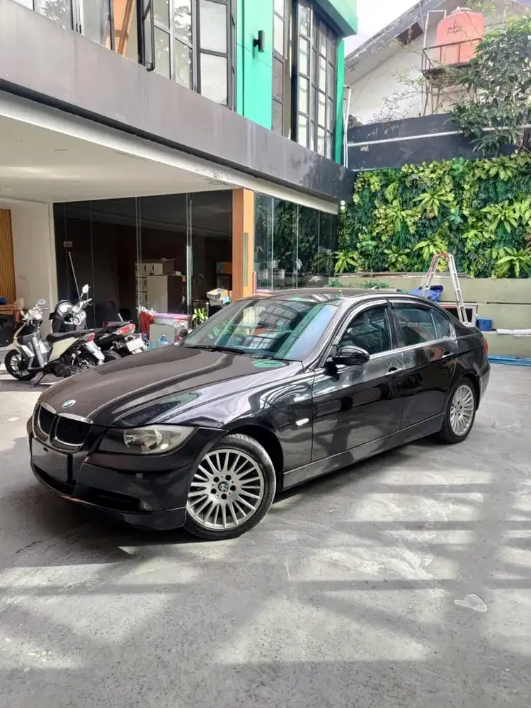 BMW 320i 2005 Bensin