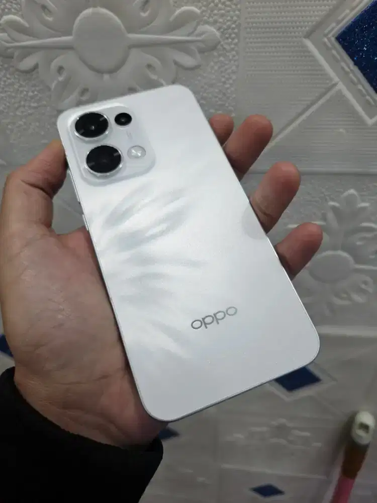 Oppo reno 13 5g 12/256 Speck gahar abisss garansi on
