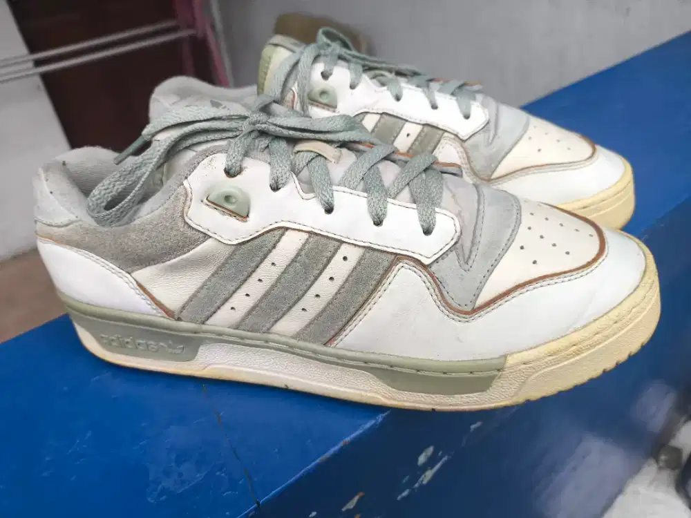 Adidas kulit desaign in France original size 43