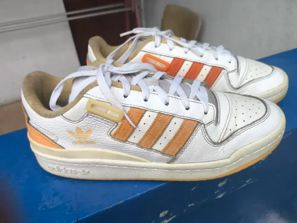 Sepatu Adidas kulit size 42 original