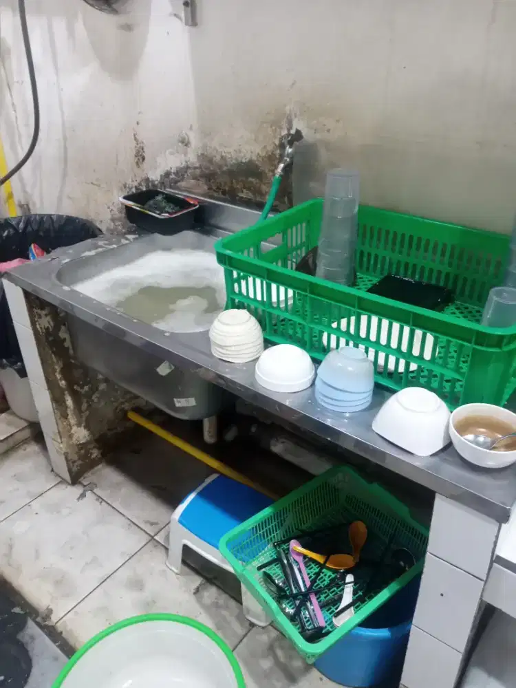 Lowongan kerja Dishwasher (cuci peralatan dapur) untuk pria