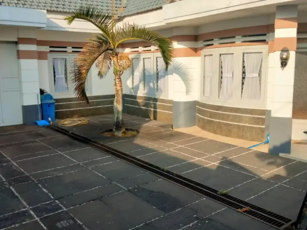 RUMAH LUAS GARASI BESAR TINGGAL HUNI SEMI PURNISHED DI CIKONENG