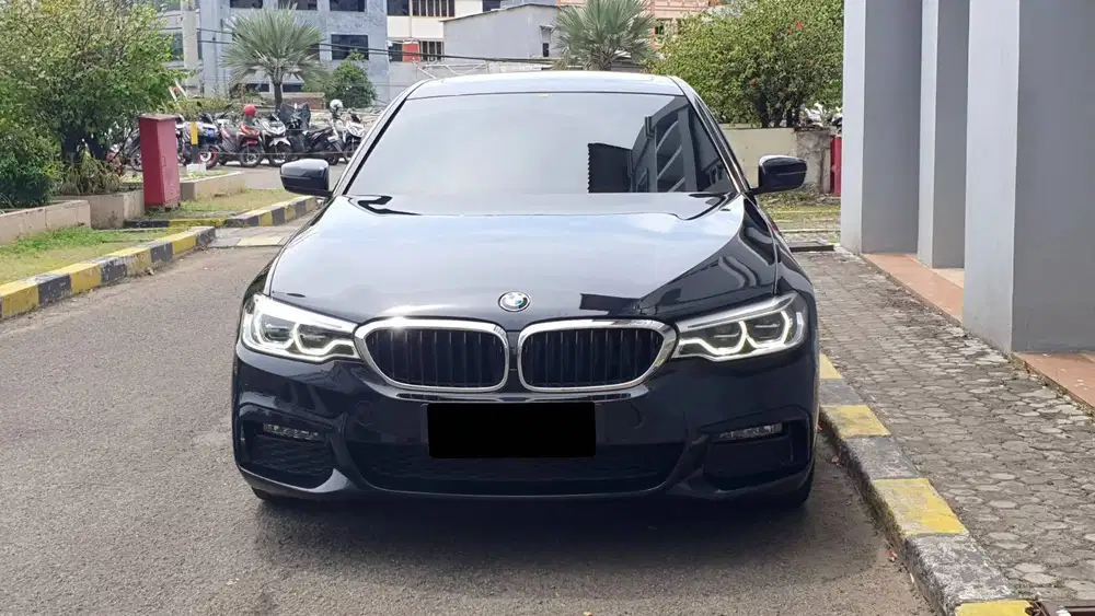 BMW 530i 530 i M Sport Sedan AT Hitam NIK 2019 Like New Low Km Garansi