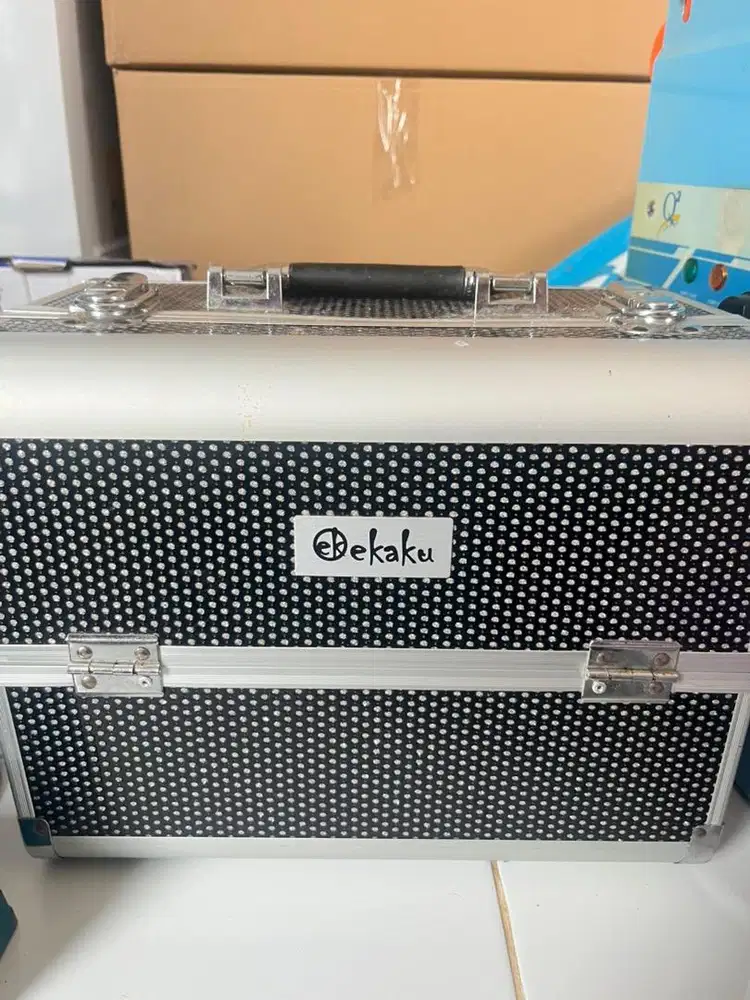 Satu set nail art dan isinya