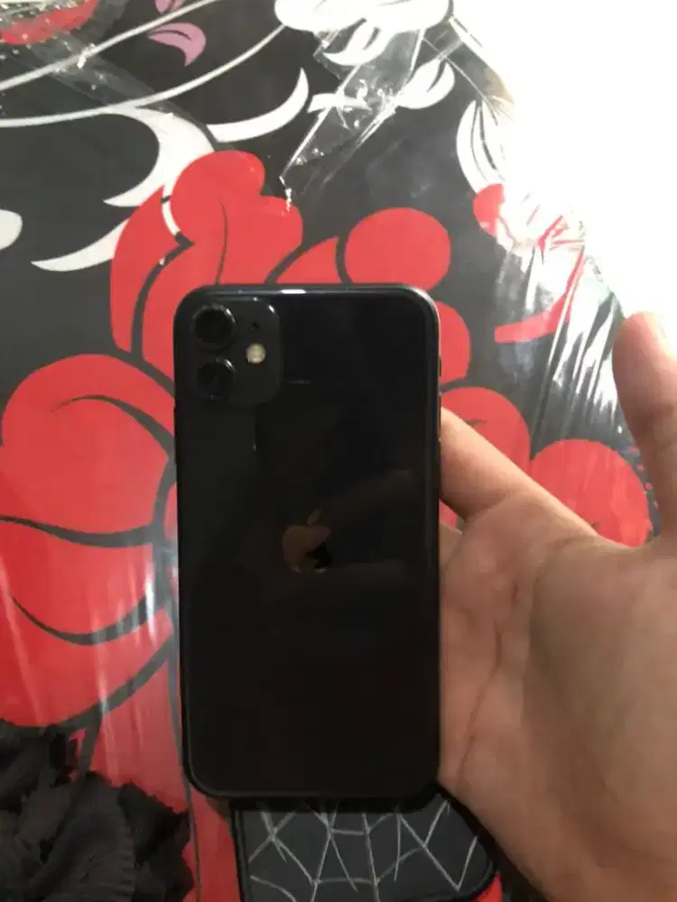 iPhone 11 64 gb (inter) tapi bisa kartu Smartfren sama indosat