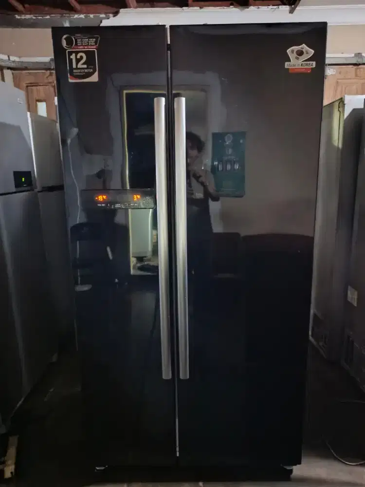 Kulkas Mewah Side By Side Daewoo Black Series