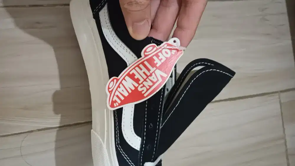 Marshmallow/Black White vans 38