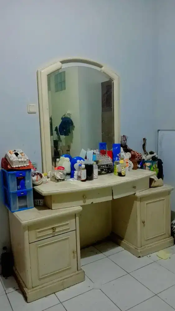 Lemari Rias Kaca kayu jati