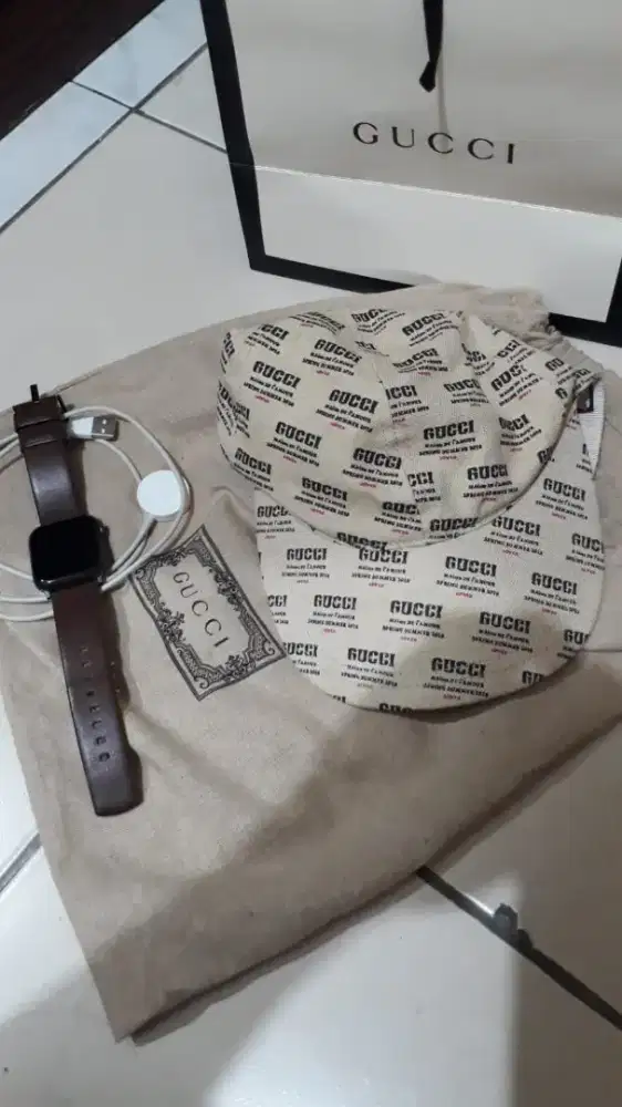Topi Gucci bonus Apple watch series 5 perfect condition