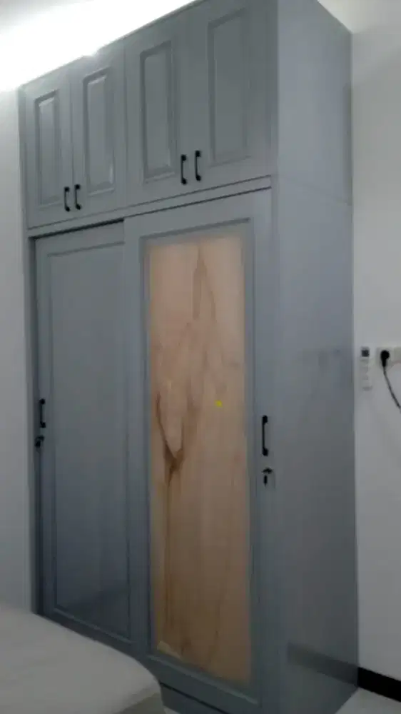 Lemari pakaian/ Wardrobe
