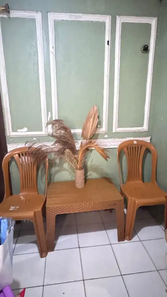 bangku 1set dan mejanya