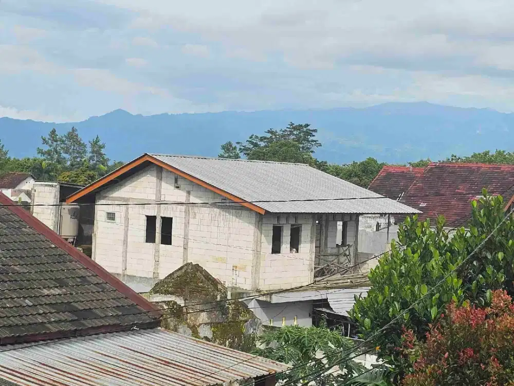 rumah murah luas 200 ada kolam renang BU SEGERA cemoro kandang dekat sawojajar hanya 2 menit jalan tol dekat cassablanca dan pakis malang kota