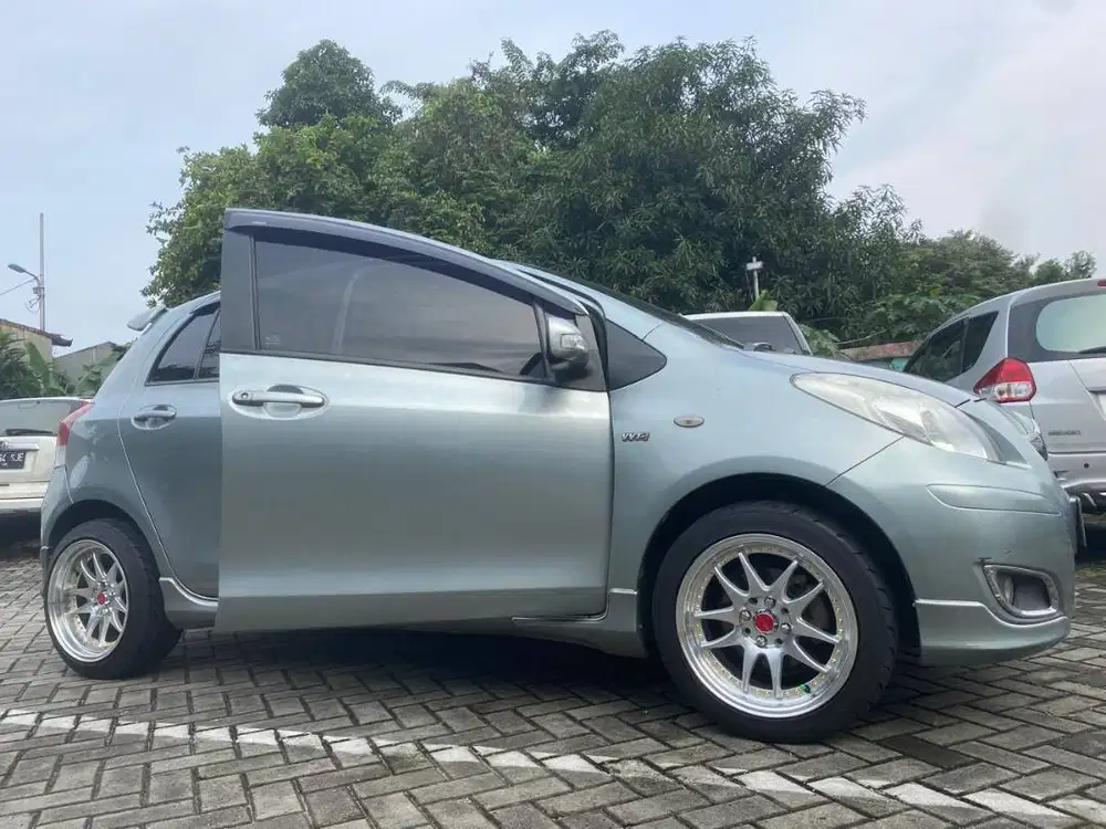 DI JUAL TOYOTA YARIS BAKPAO TH 2011 TIPE E MANUAL