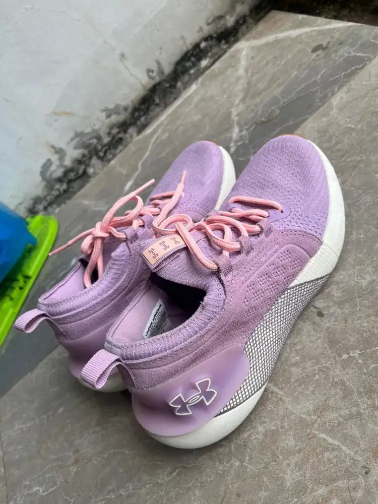 Sepatu Under Armour HOVR