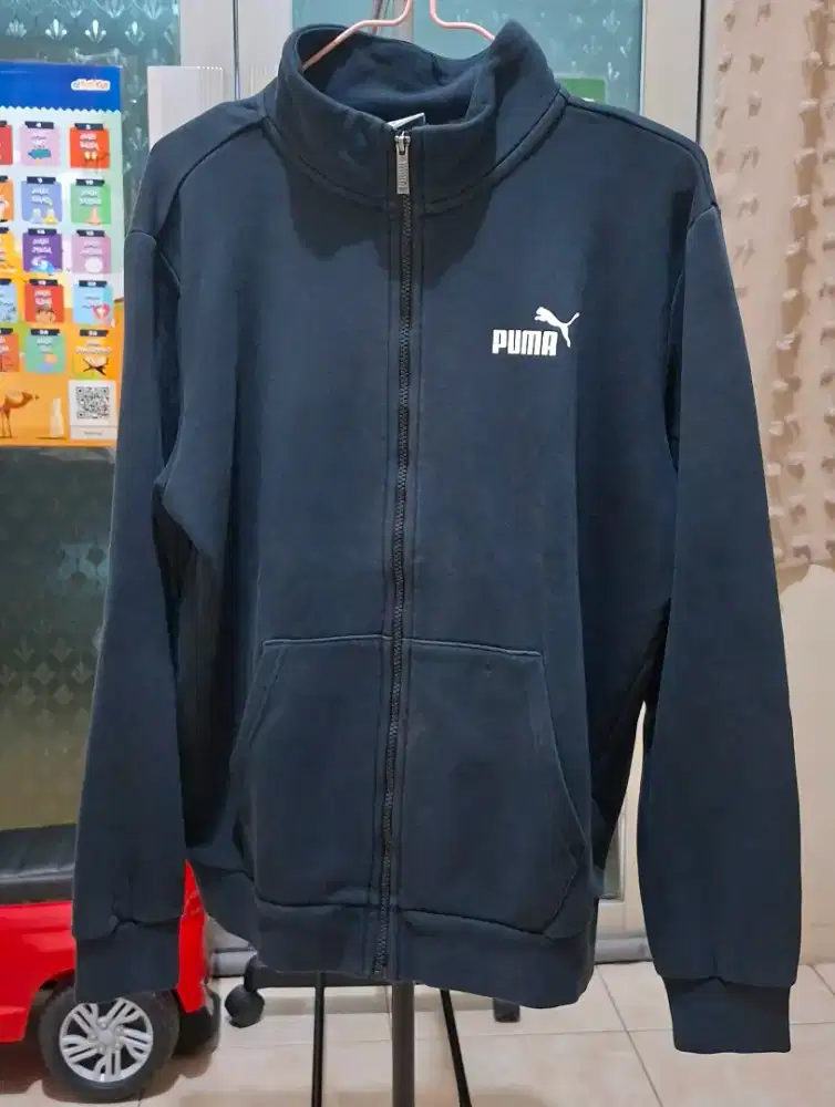 Jaket Puma warna Hitam size M Original