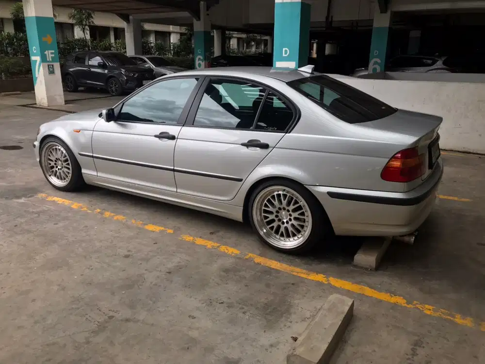 BMW 318i 2002 Bensin