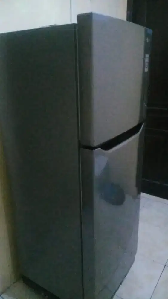 Dijual kulkas LG 2 pintu masih bagus