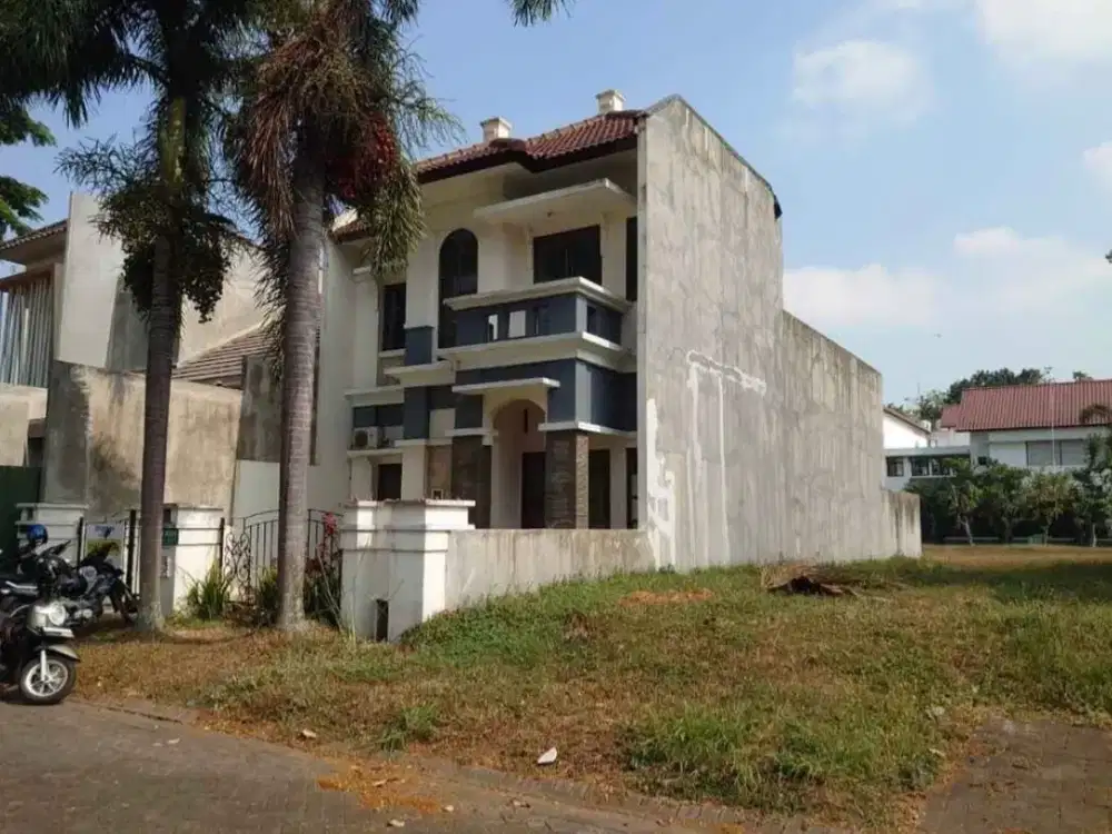 Rumah 2 Lantai Araya Golf Malang