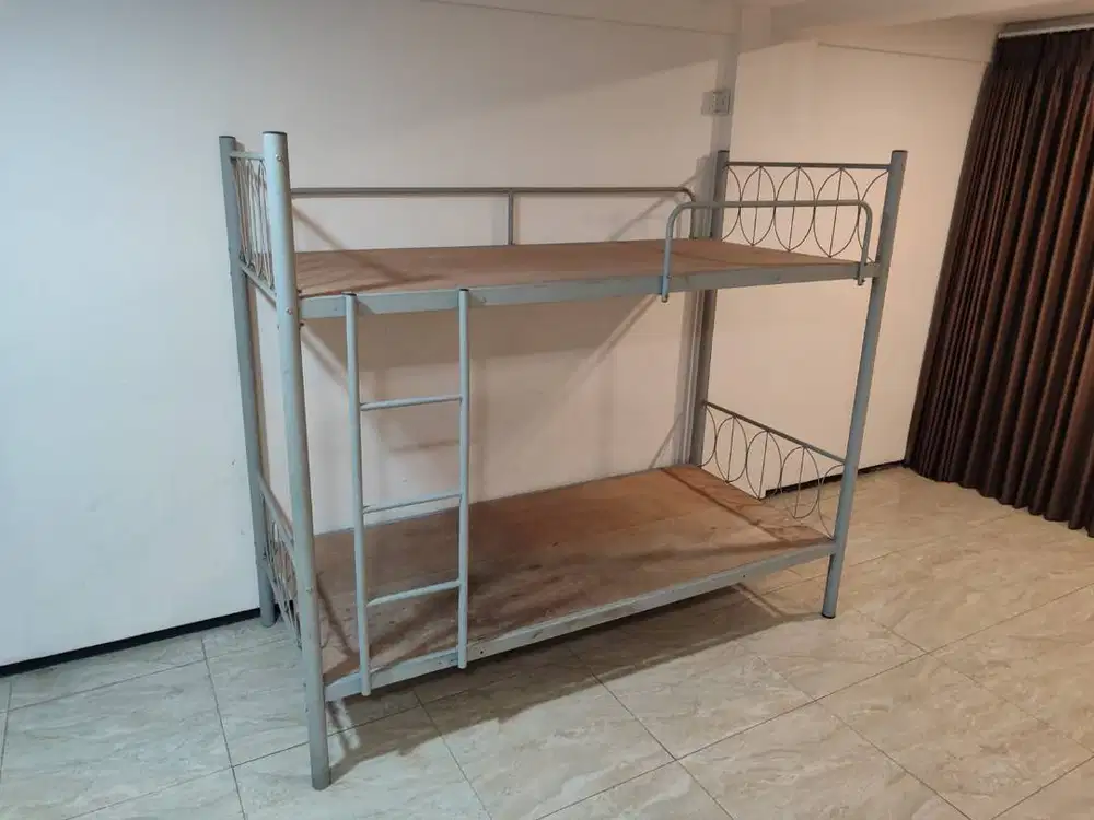 Ranjang Susun Tingkat Besi Ukuran 90 cm x 200 cm