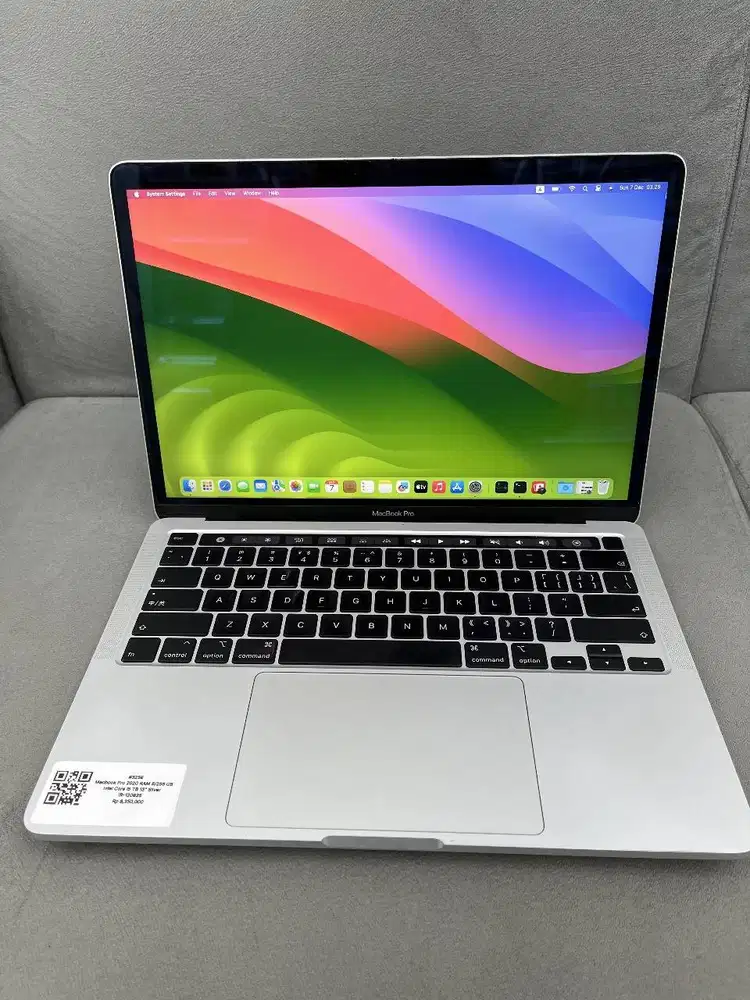 MacBook Pro 2020 • i5 • 8GB / 256GB • Silver