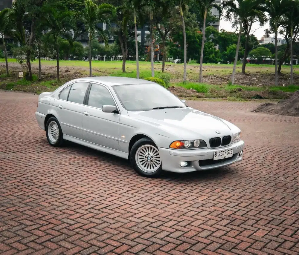 + - 60rb Km | Double Glass | BMW E39 | 520i | 2003 | Mint Condition