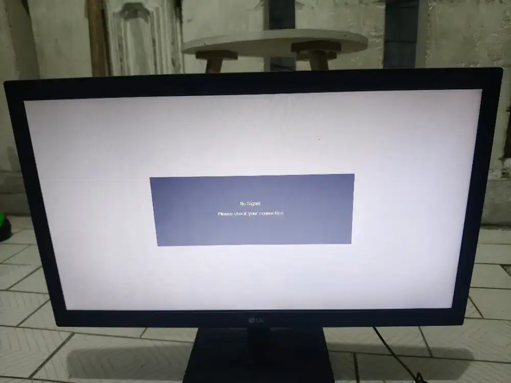 Monitor LG dan Kabel Power