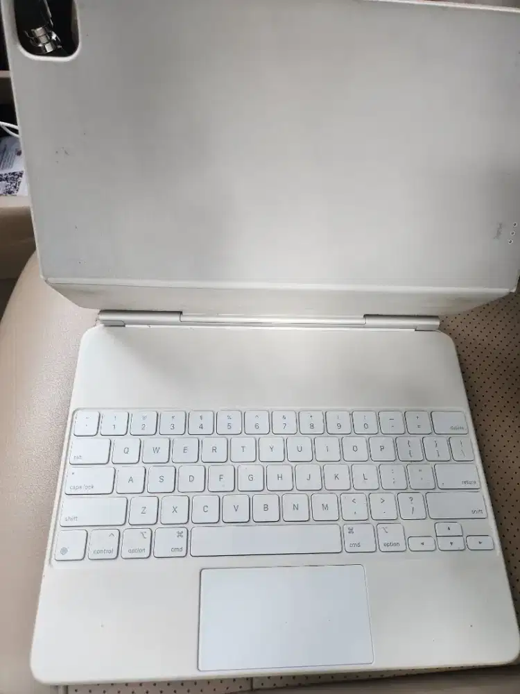 Magic Keybord Ori Ipad pro 2022 Gen 6 12,9