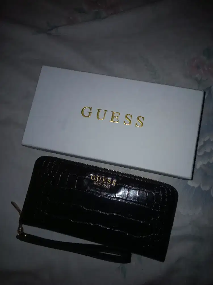 DOMPET GUESS BLACK LAUREL SLG - CX850046
