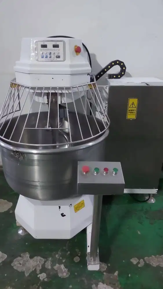 Spiral mixer kapasitas 3 sak tepung, otomatis hidrolik