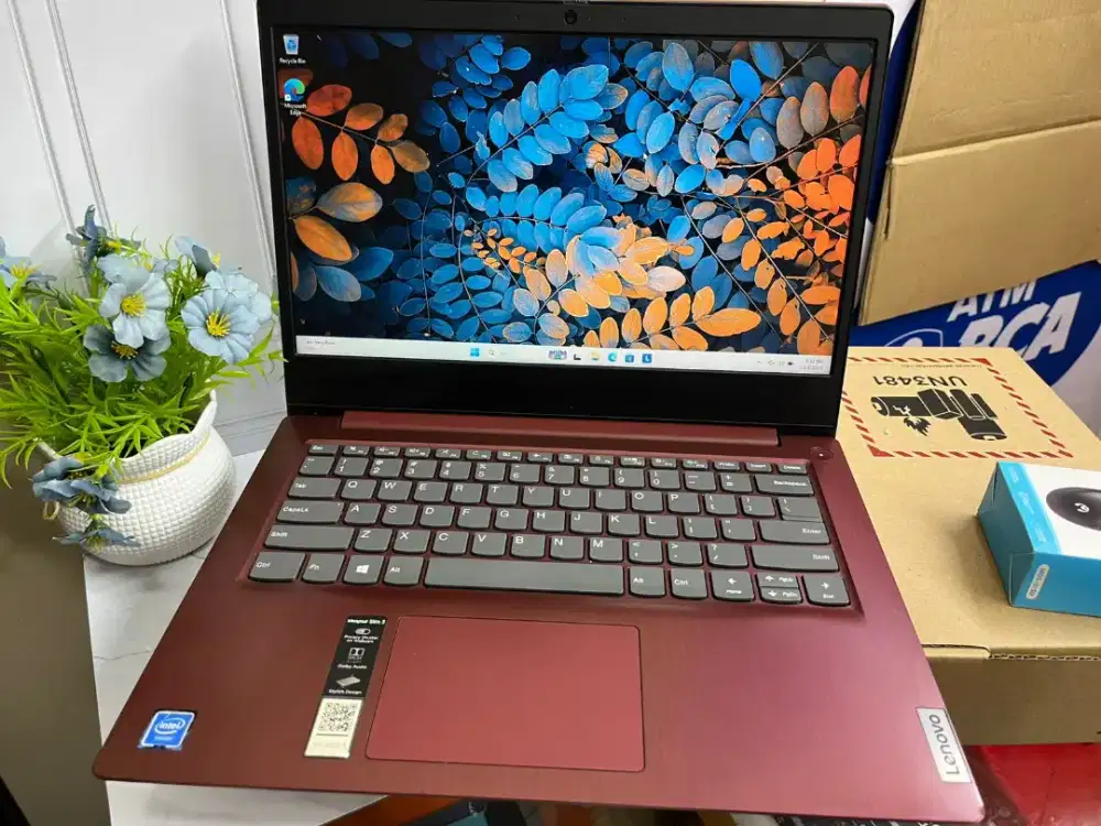 Laptop Lenovo Ideapad Slim 3 
Ram 4
Ssd 256 GB