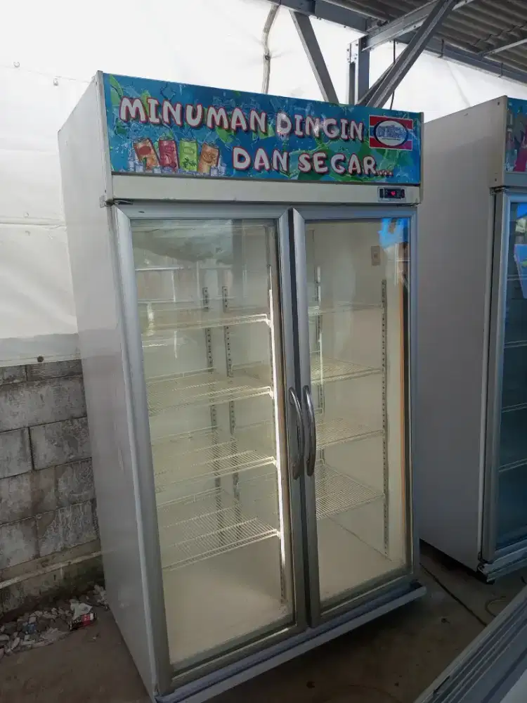 showcase 2 pintu merek Aurora