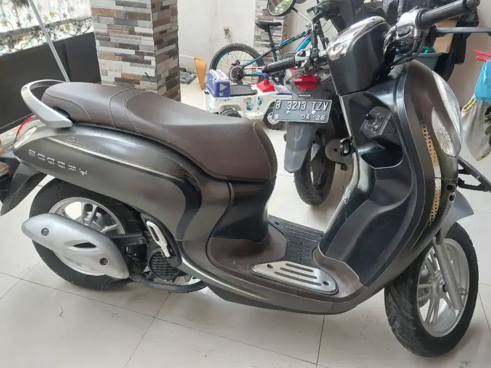 Scoopy 2023 keyless  [KM low 17rb] mesin jos