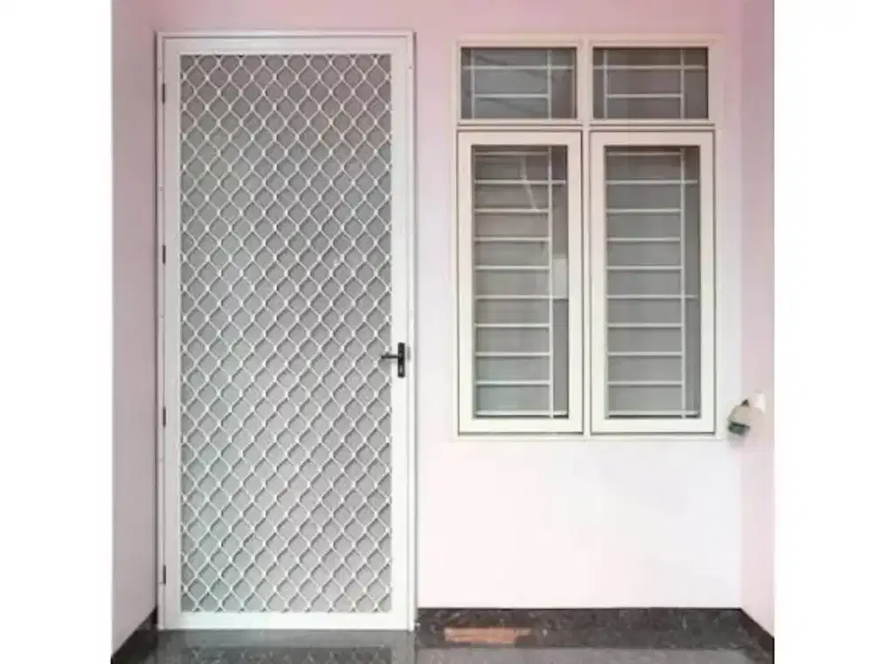 Pintu tralis pengaman