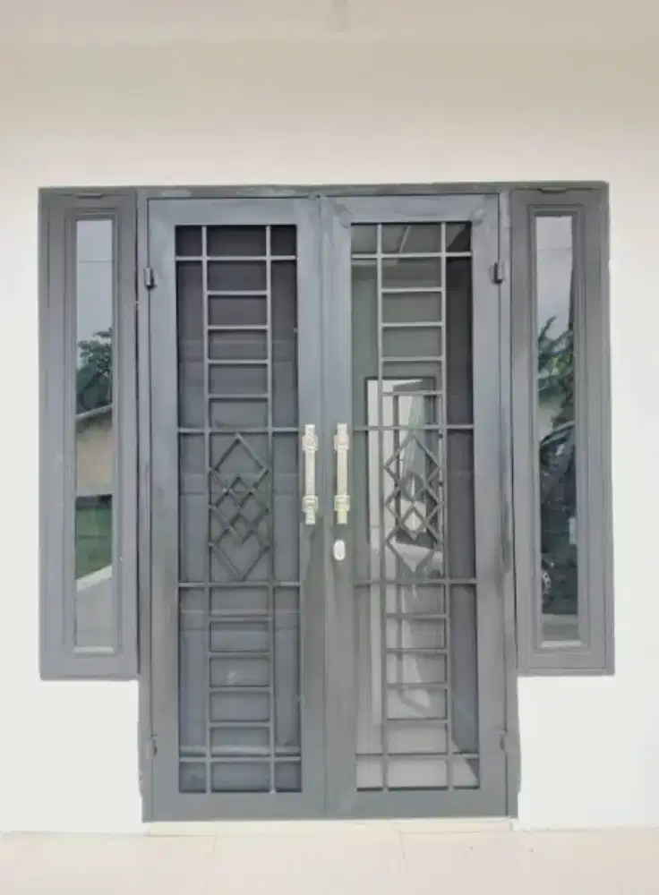 Pintu tralis pengaman