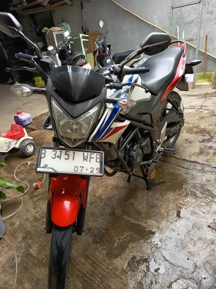 HONDA CB 150R tahun 2015
