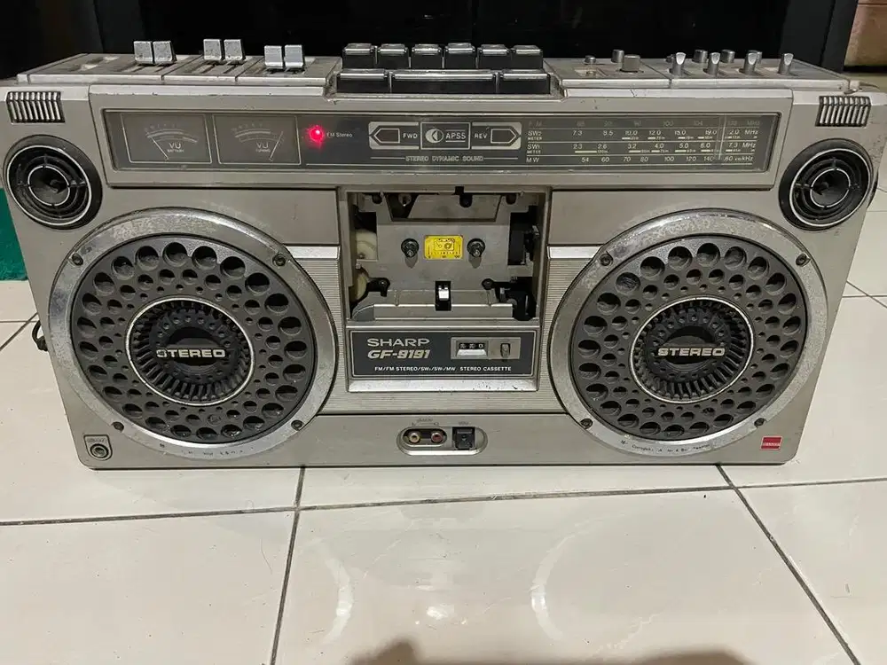 Radio Kuno Merk Sharp GF-9191