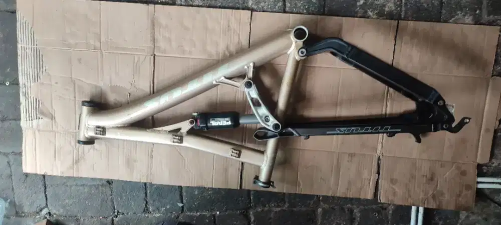 Frame am titus el guapo size m 26