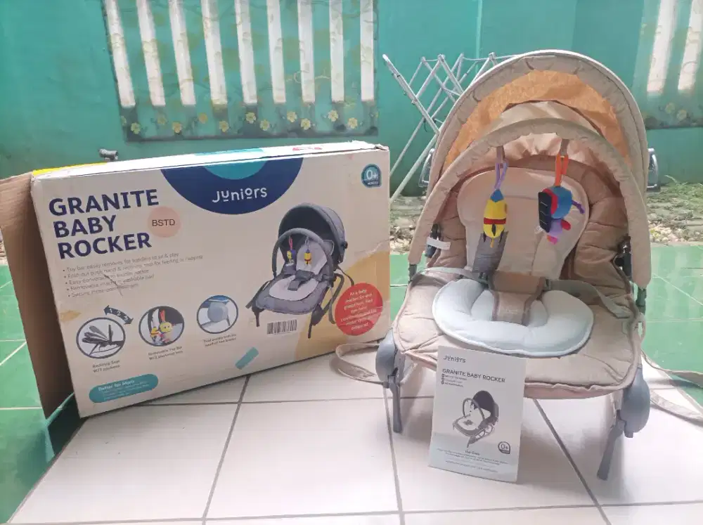 Jual Ayunan Bayi Baby Rocker Merk Juniors Masih Sangat Baru Sekali