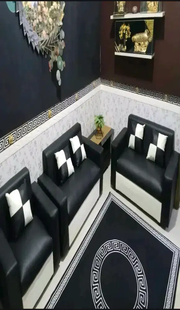 1 set sofa BLACK&WHITE bahan FULL ANTI AIR , DIJAMIN 98 % mulus ist