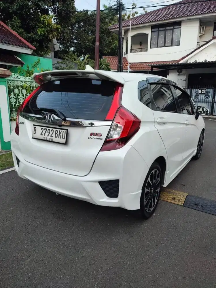 Honda JAZZ  RS at metic th putih nopol genap Jakarta
