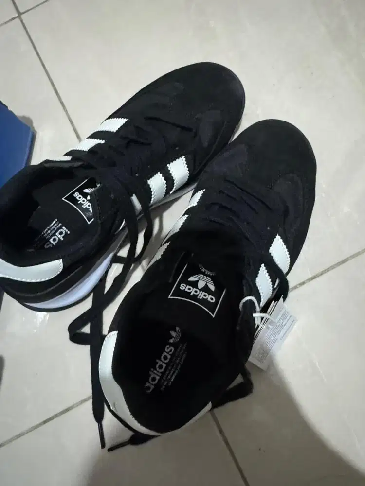 Sepatu Adidas SL 72