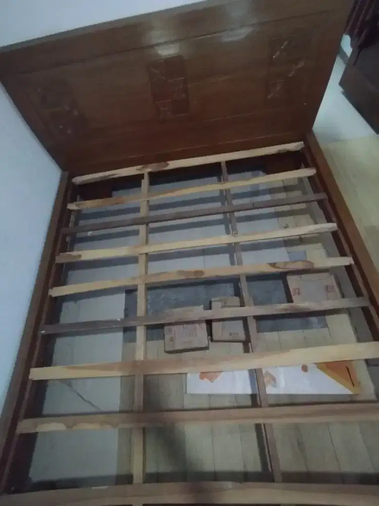 Dipan Kayu ukuran 180x200