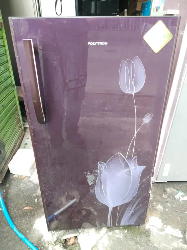 Kulkas 1pintu polytron kondisi normal dingin beku siap pakai