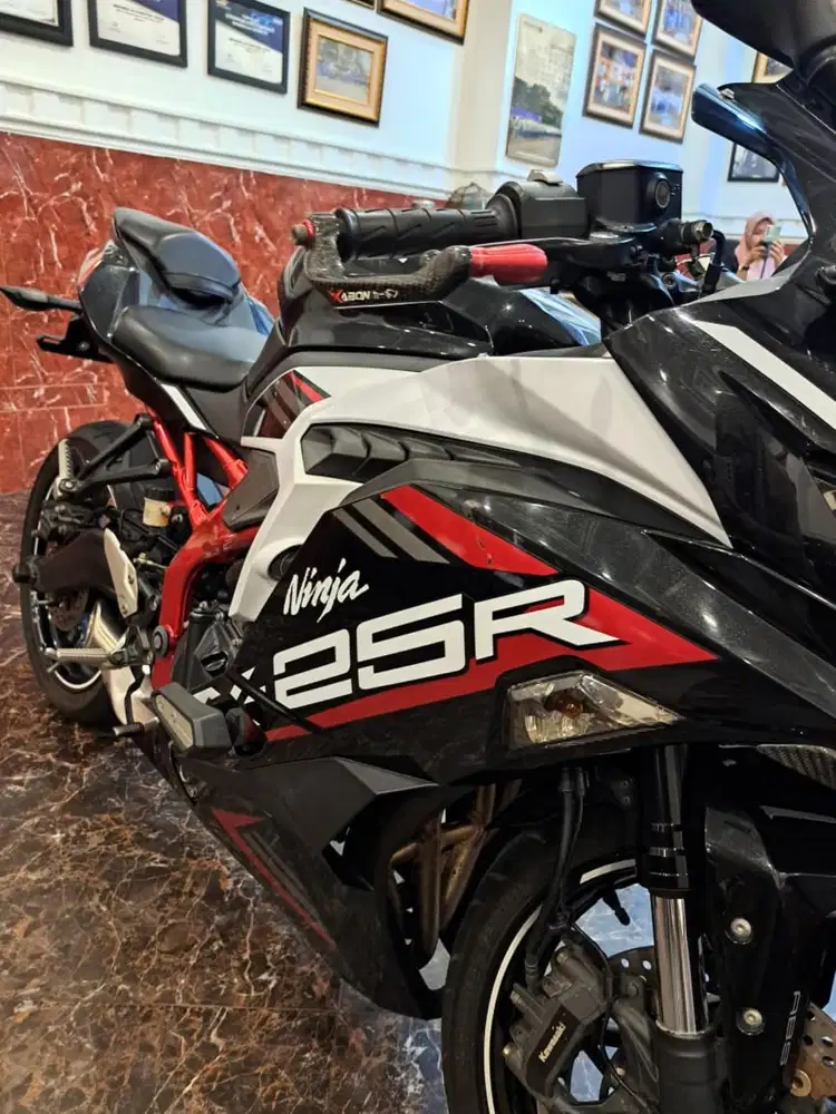 WA mba ima , ZX 250 R ABS 2021 Km rendah , motor apik , surat lengkap