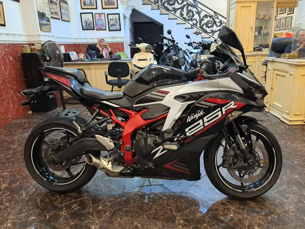 WA mba ima , ZX 250 R ABS 2021 Km rendah , motor apik , surat lengkap
