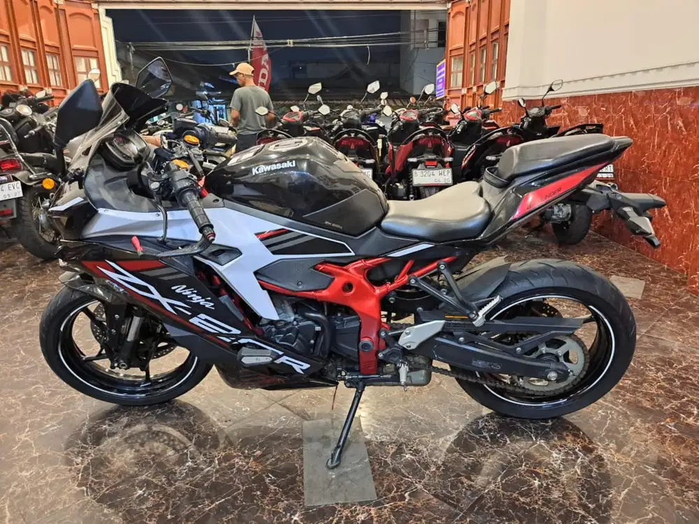 WA mba ima , ZX 250 R ABS 2021 Km rendah , motor apik , surat lengkap