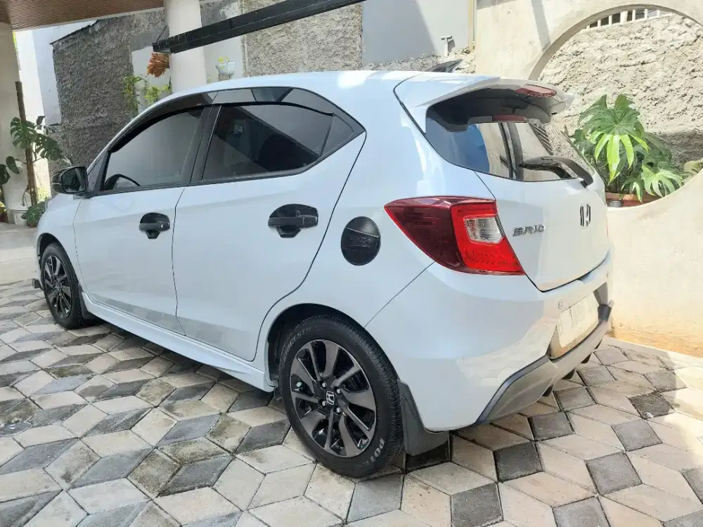 BU Honda BRIO RS 2023 white diamond istimewa Bintaro Tangerang Selatan
