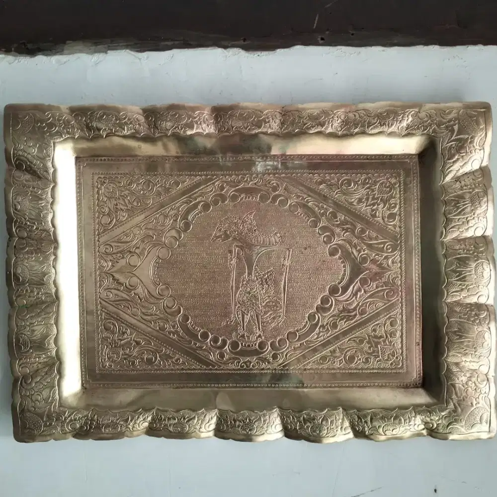 Nampan wayang relief